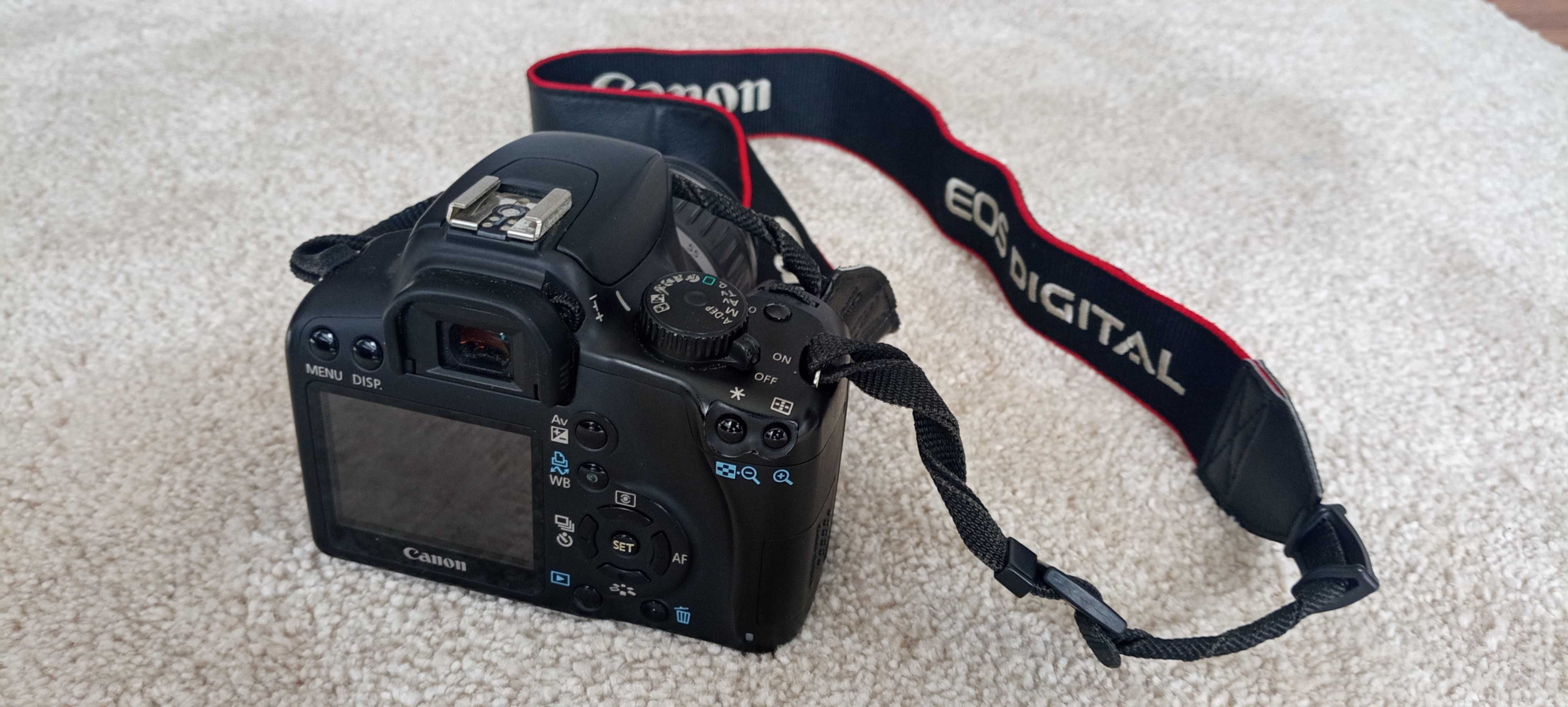 Canon EOS 1000D, com: objetivas 18-55 e 75-300; Carregador e Mala