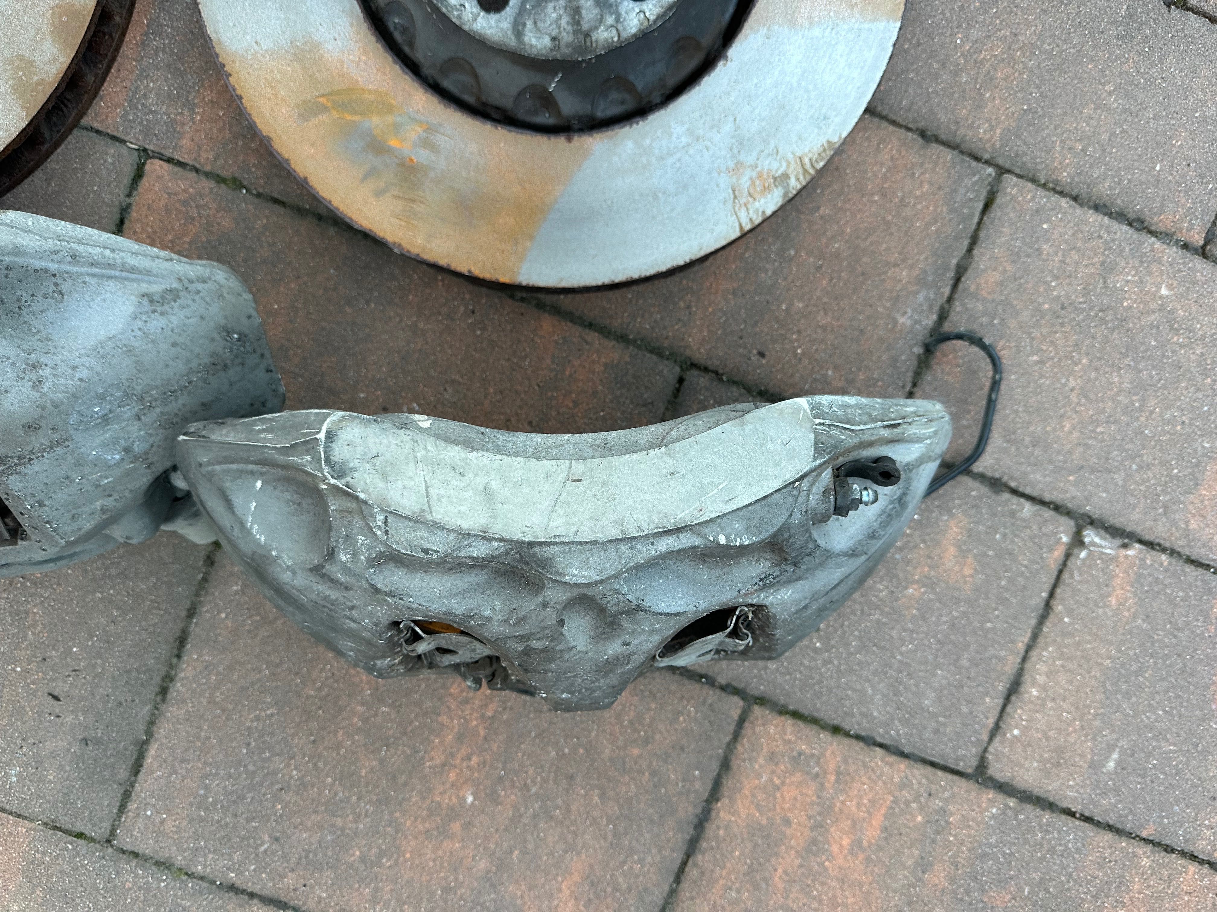Hamulce tarcze zaciski 6-tłoczkowe Akebono swap Audi A7 A6 A8
