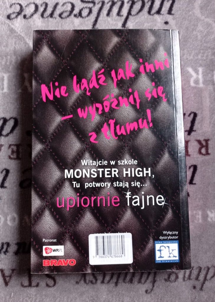 książka Upiorna Szkoła Monster High autorstwa Lisi Harrison
