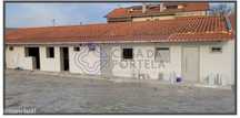 Moradia para renovar, (já foram iniciadas obras de renovação).