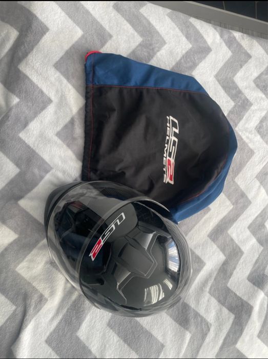 Kask motyocyklowy czarny LS2 w rozmiarze XL