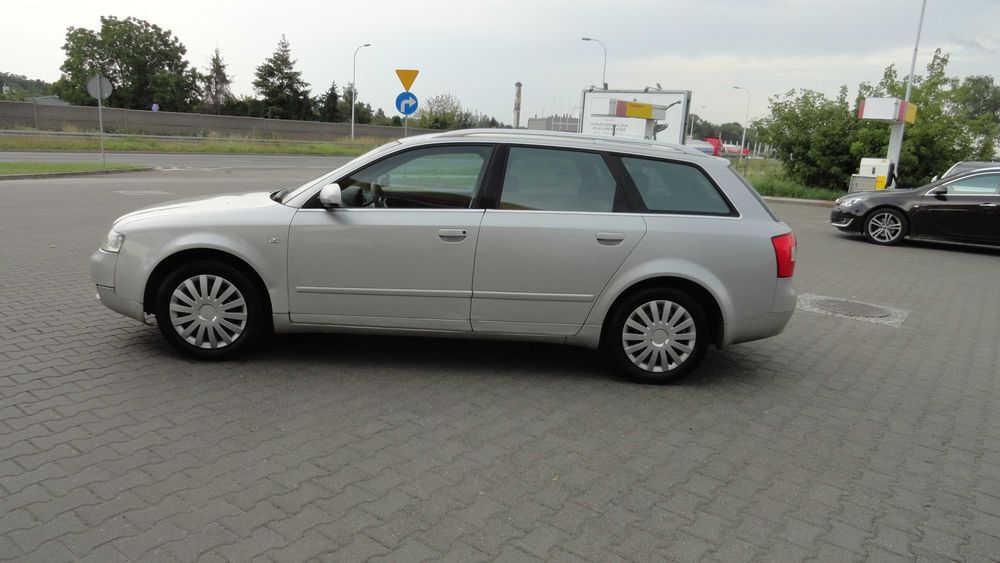 Lampa lewa tył tylna Audi A4 kombi B6 2001 MODEL B6