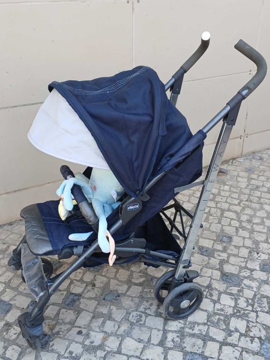 Carrinho Chicco Lite Way, modelo Denim.Carrinho bengala muito prático.