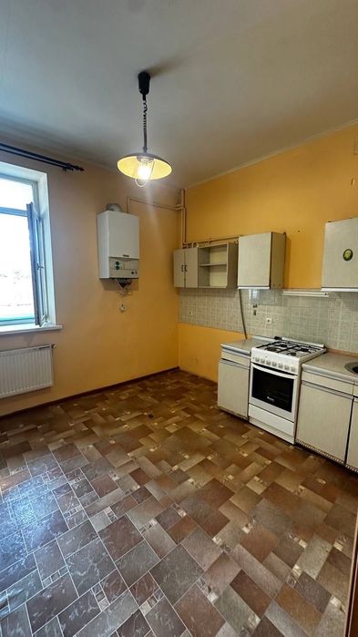 Продаж 1 км квартири в спальному районі міста