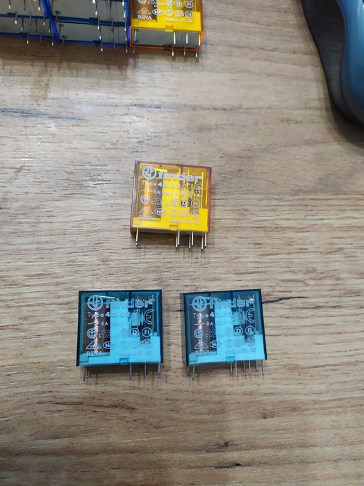 Przekaźnik Finder 40.52 8a 250v 20zł/szt.