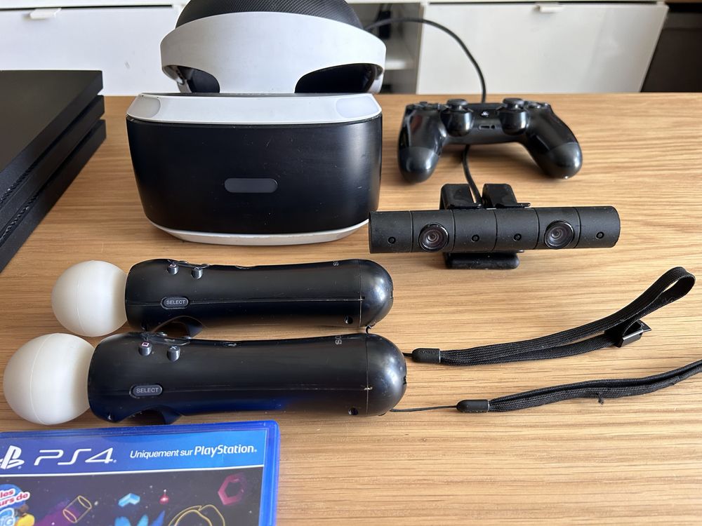 PlayStation 4 PRO z PS VR kontrolerami Move kamerą i grami