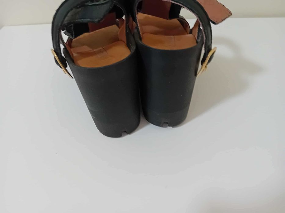 Sandálias mulher
Tamanho 36