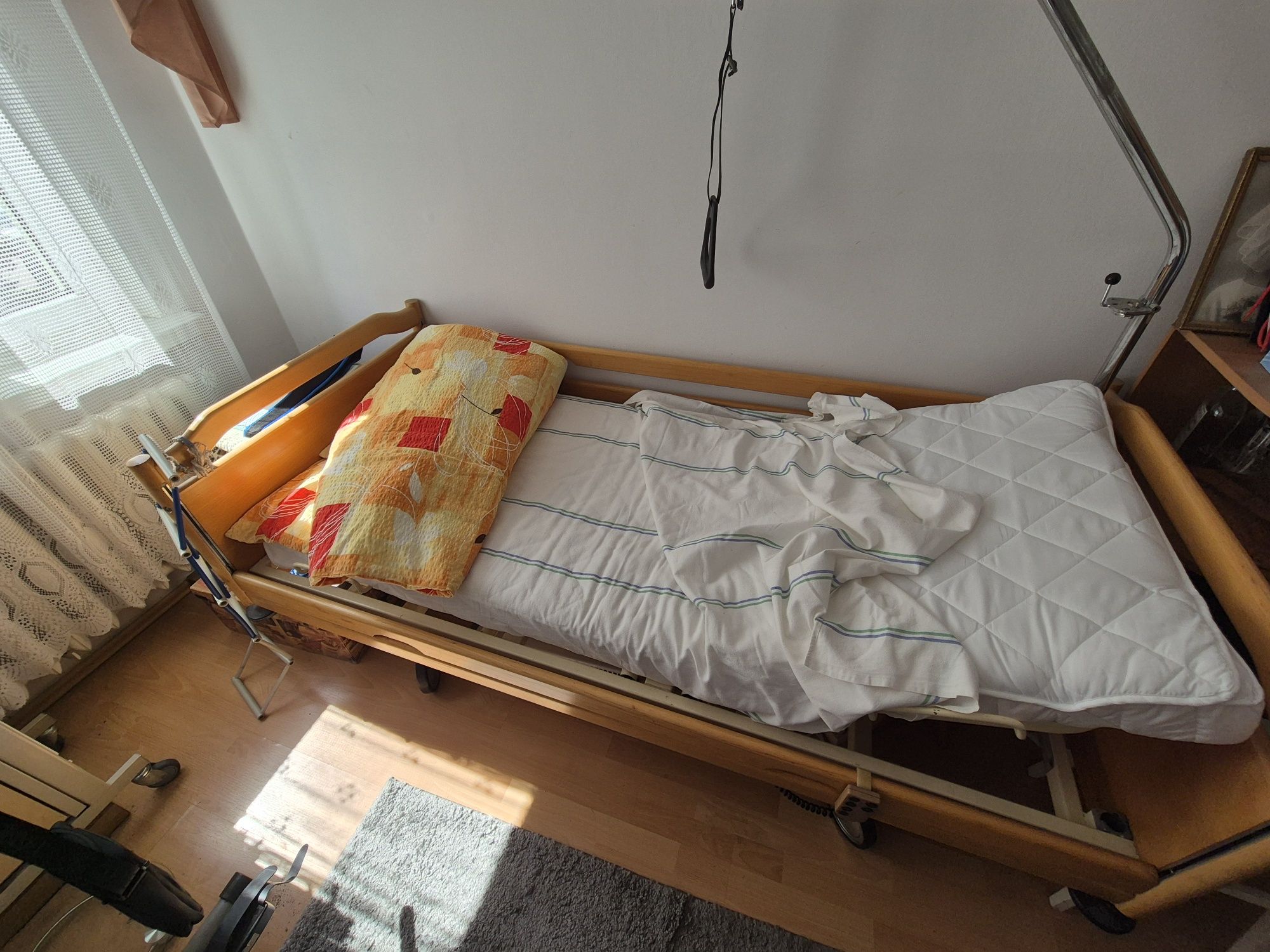 Łóżko rehabilitacyjne elektryczne+ szafka