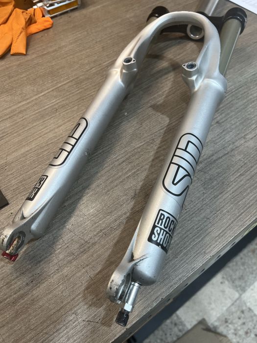 Suspensão Rockshox SID 26” v ou disco travão