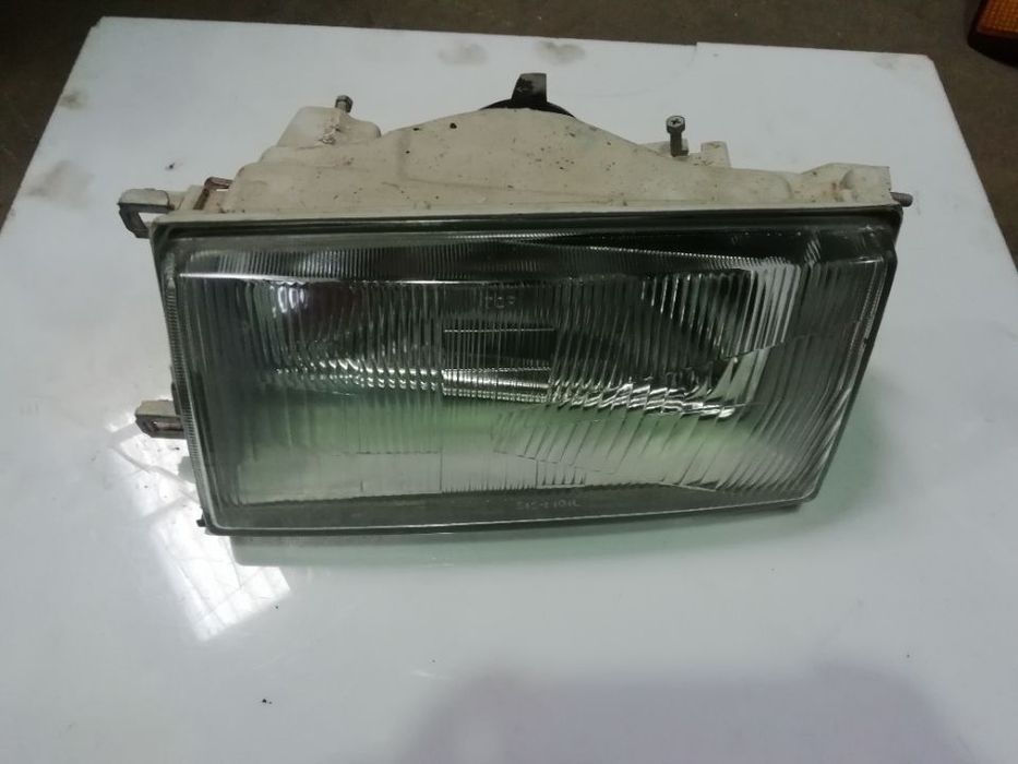 Farol esquerdo - Corolla E80 ( 1983 / 1987 )