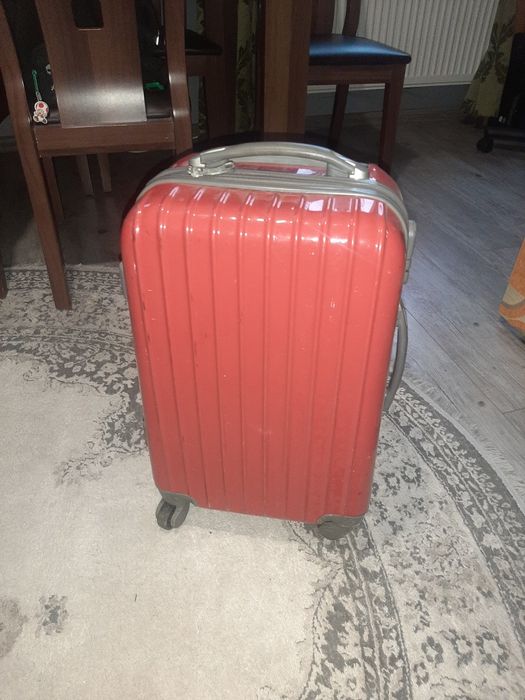 Продам валізу на колесах