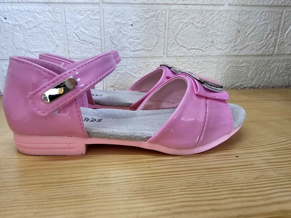 Sandały usztywniany zapiętek skórzana profilowana wkładka r33