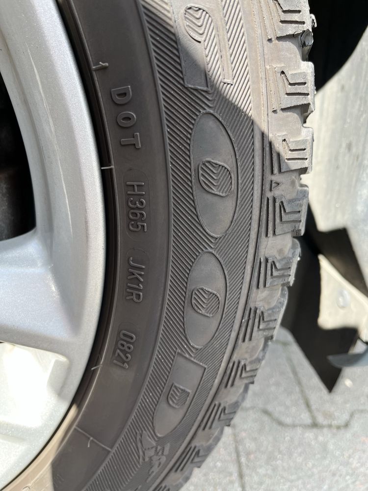 Opony caloroczne Goodyear Vector 4 seasons 235 / 50 / 17 96 V 2021