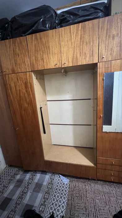 Шафа для одягу в коридор