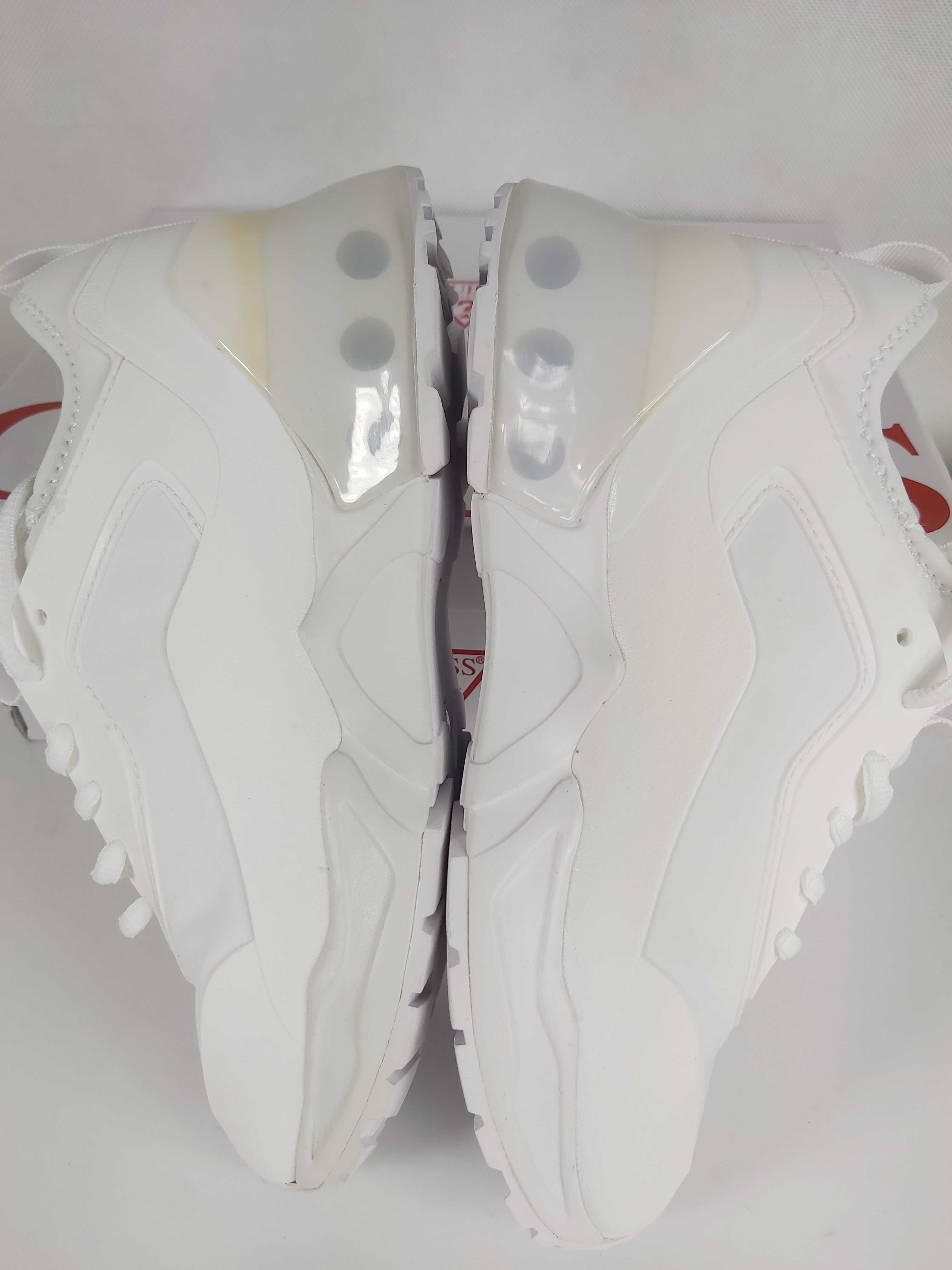 Nowe sneakersy białe GUESS trampki a257