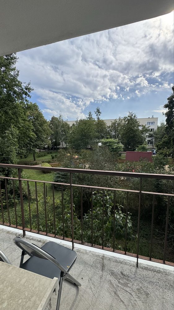1p. Nowe AGD. 3 oddzielne pok z balkonem. WC i łazienka.  Doposażenie