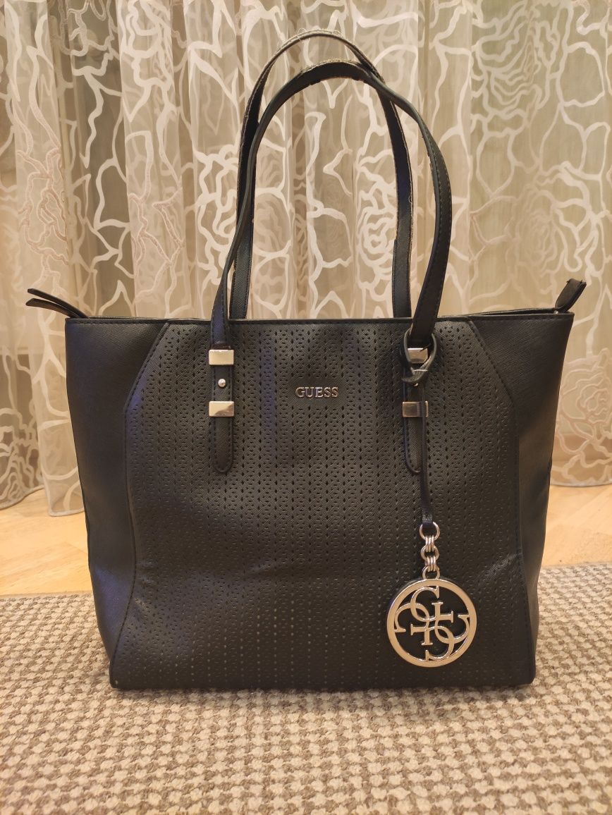 продам  сумку брелок guess
