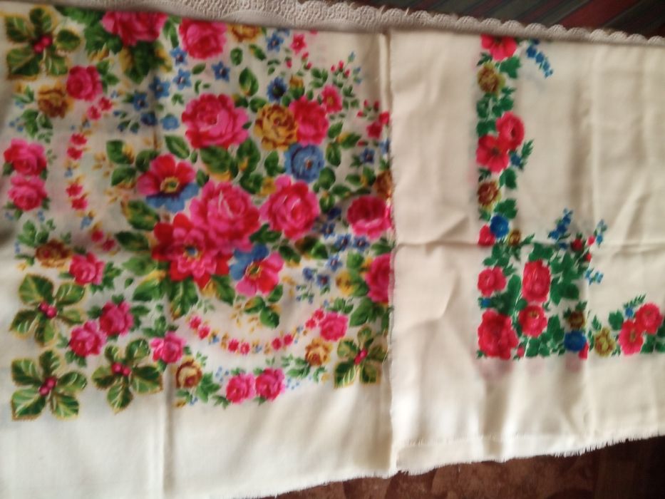 Платки  шерстяные.