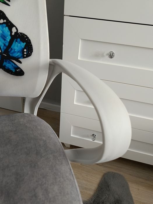 Fotel na kółkach do pokoju dziecięcego