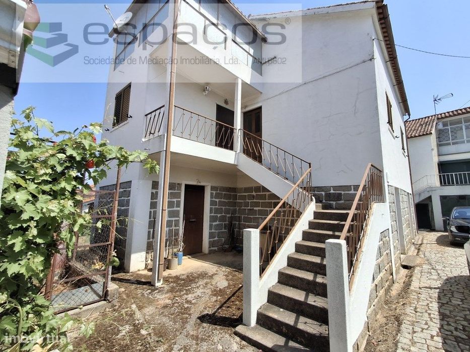 Moradia em Lavacolhos