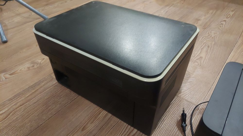 Продам 2 принтера струйный цветной и лазерный черно-белый.