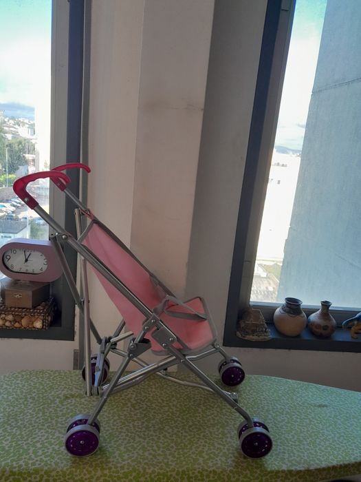 Vendo Carro para Bonecas muito bonito como novo