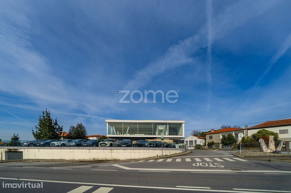 Pavilhão/ Edifício para Comércio e Serviços em Lordelo, Guimarães