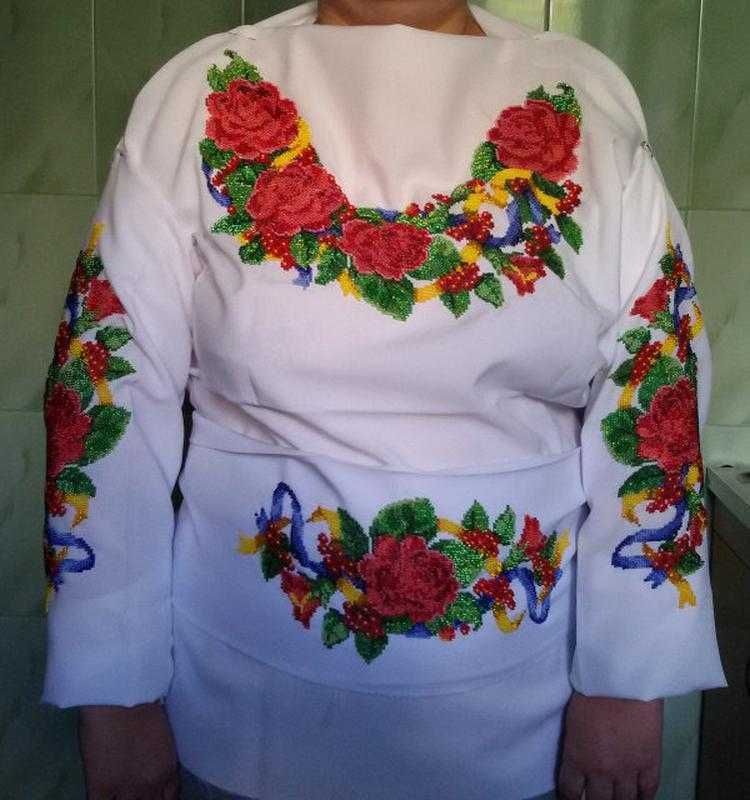Жіноча женская вишиванка сорочка ручної роботи вишита бісером з поясом