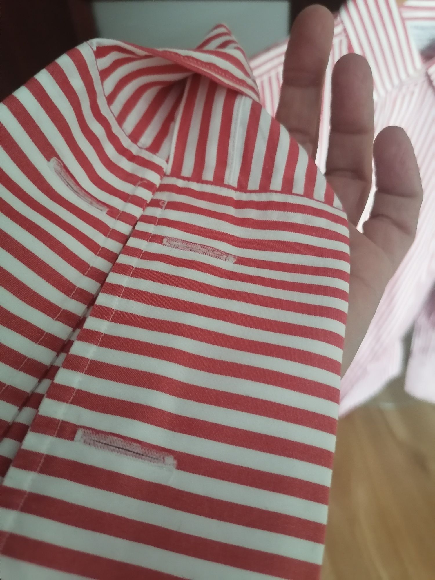 Męska koszula bawełniana w biao czerwone paski z mankietem na spinki L