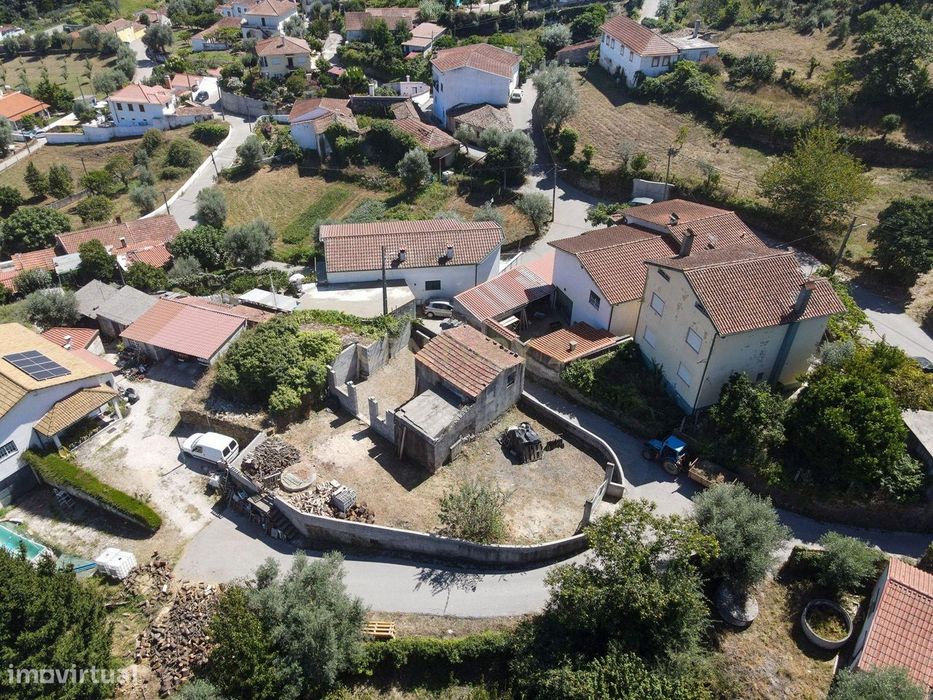 Casa para restaurar com terreno