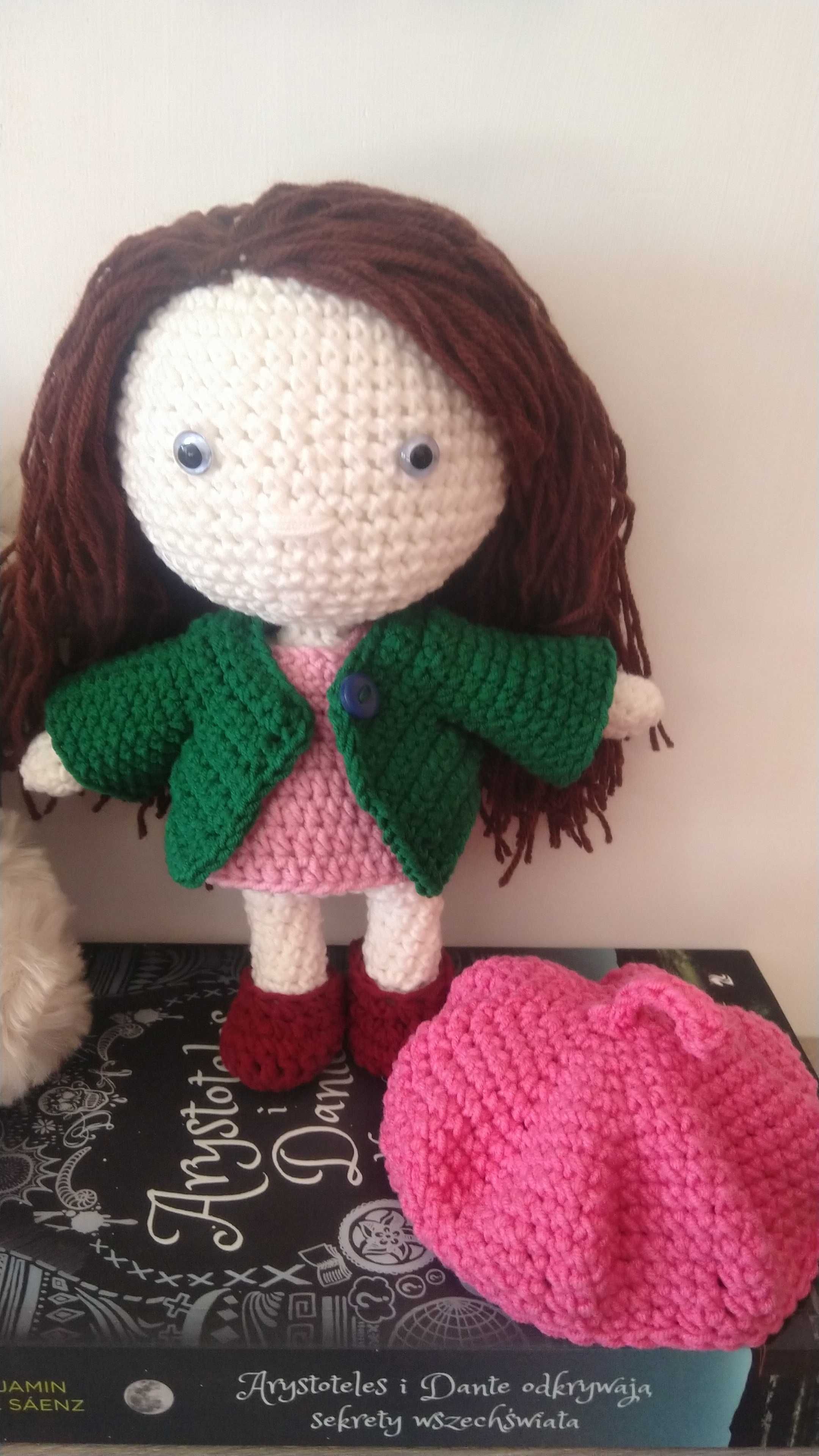 lalka na szydełku w różowym berecie/rękodzieło/handmade
