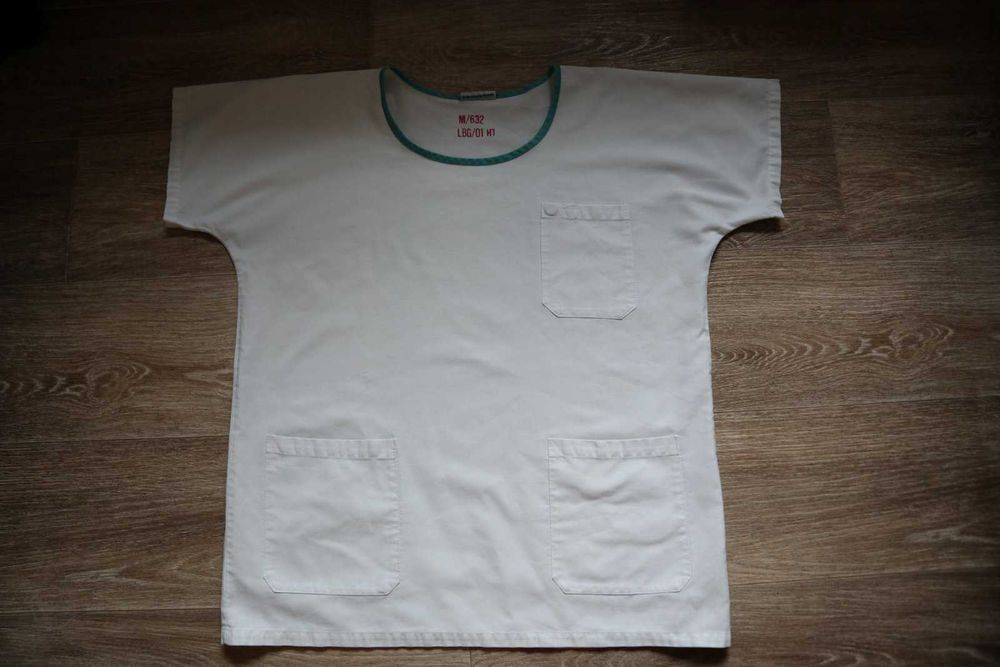 Медичка футболка, розмір М