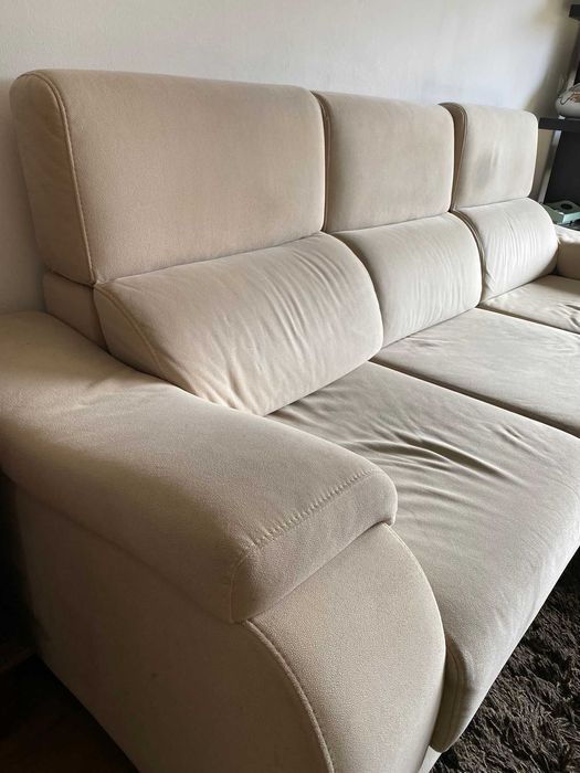 Sofá bege em segunda mão com chaiselongue (apenas no lado esquerdo