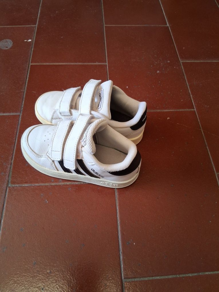 Sapatos de crianca