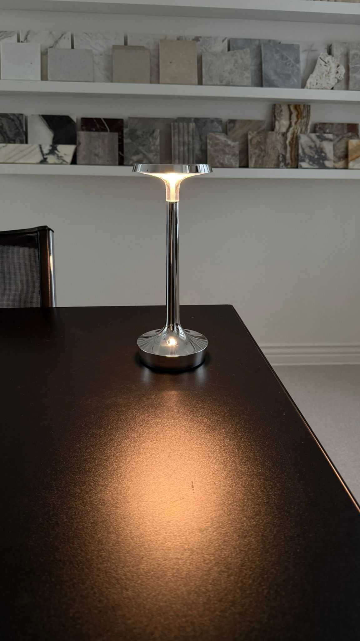 Lampa stołowa FLOSSz funkcją przyciemniania Bon jour