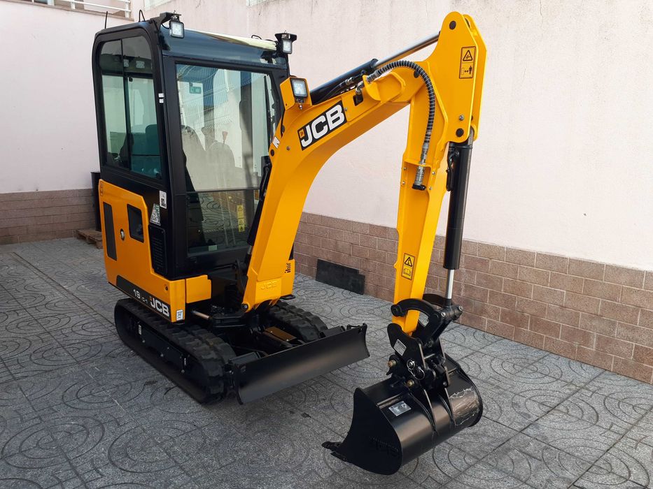 Máquina Escavadora / Giratória JCB 19C-1 (nunca usada/nova) 2 ton.