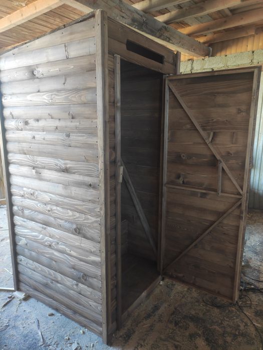 Туалет дерев'яний вуличний дачний