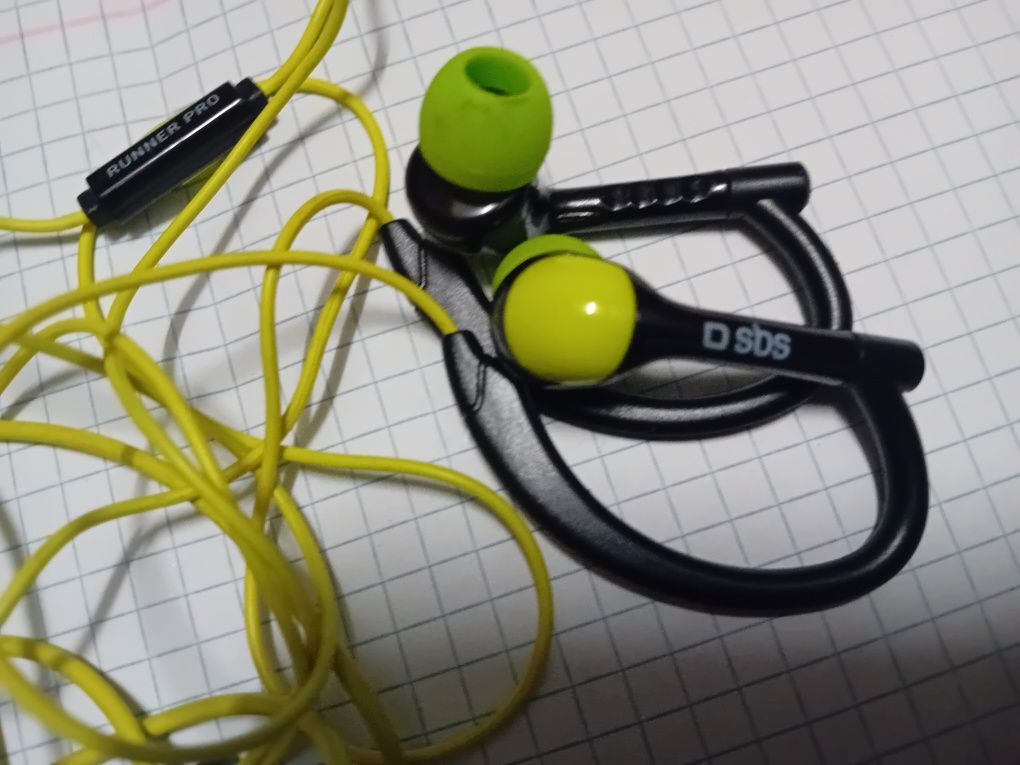 Fones de desporto com microfone