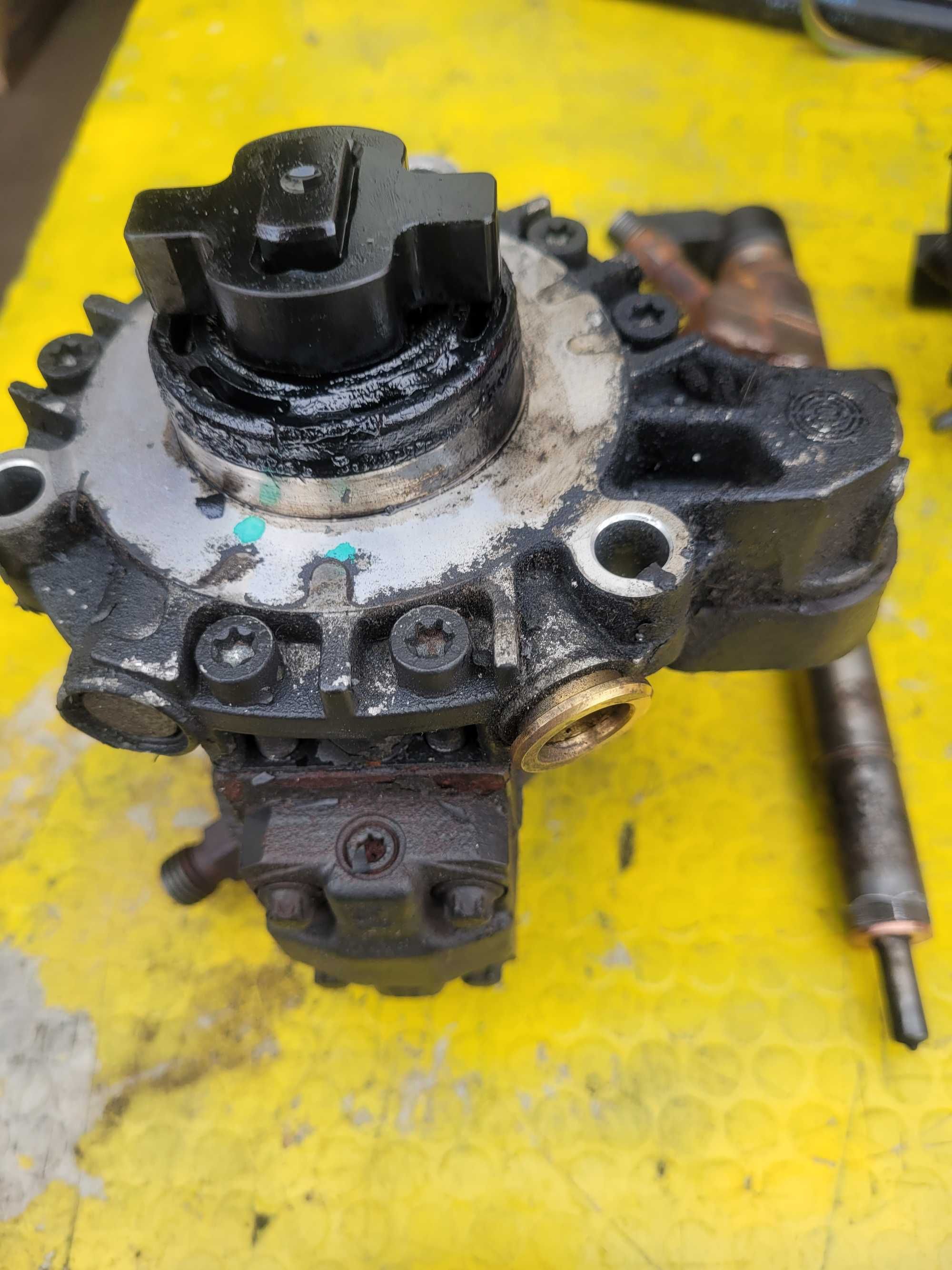 Wtryskiwacz wtryski Volvo v50 2,0  Hdi 96571  44580
