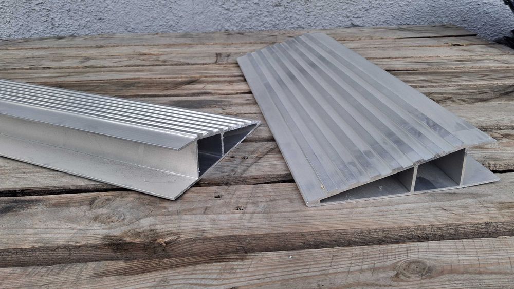 Trójkątny skos najazdu profil aluminiowy zakończenie