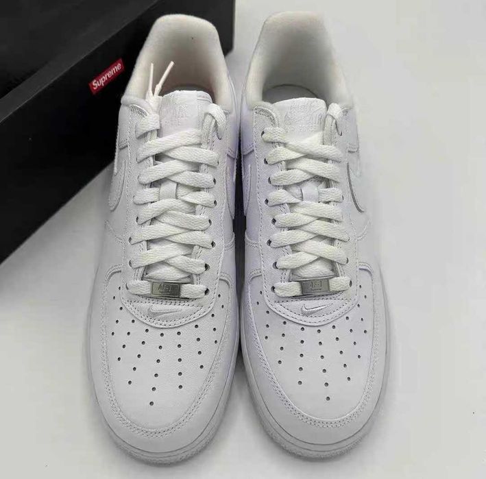Buty meskie Nike Air Force 1 Low Supreme White R.37.5