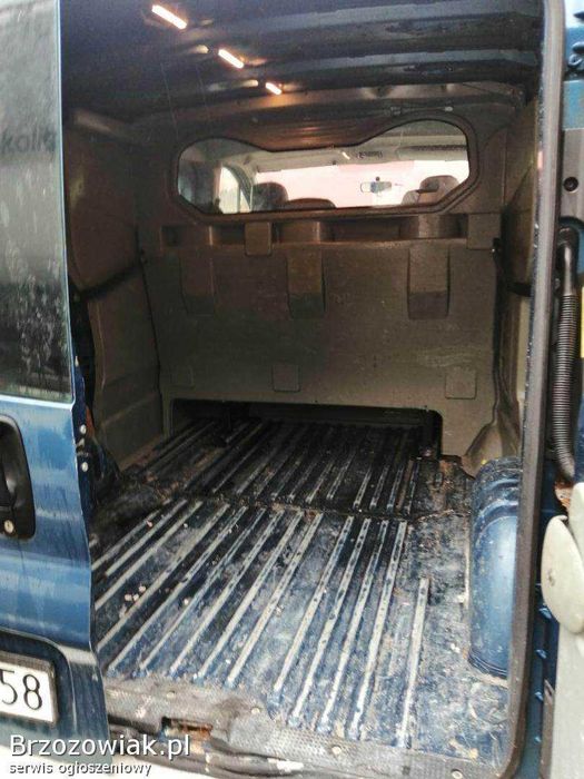 Opel VIVARO z 2004 roku, 6 osobowy BUS