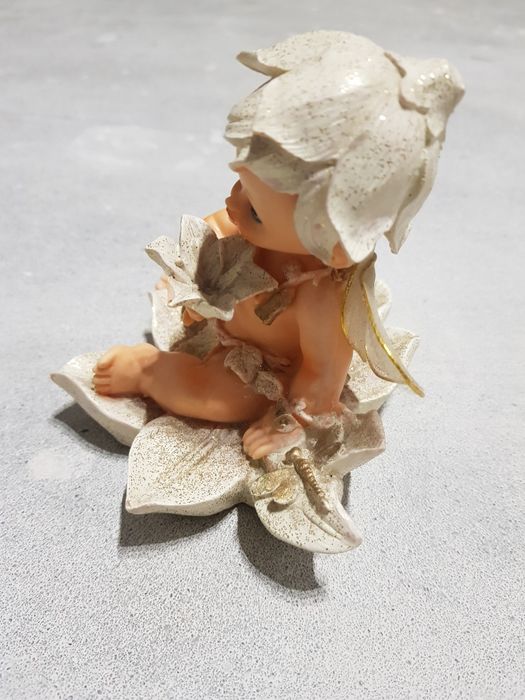 Figurka dekoracyjna aniołek