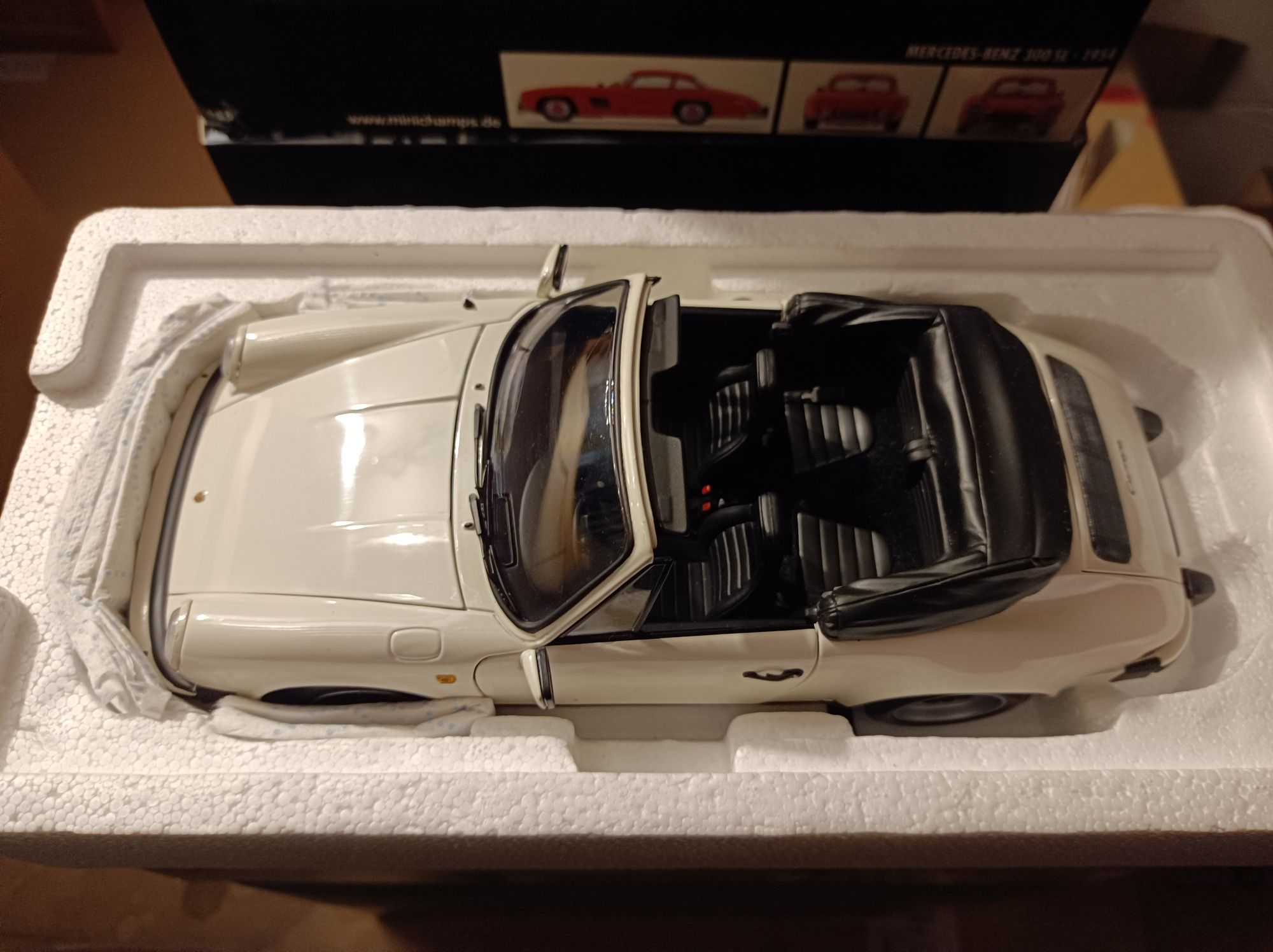 Minichamps Porsche 911 Carrera - 1983 skala 1:18