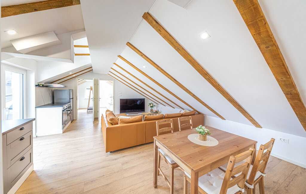 Chorwacja, wrzesień, okolice Trogir, apartament z basenem dla 5 osób