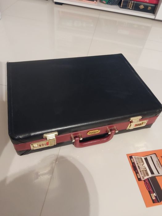 Zamykana na szyfr walizka Hoffner