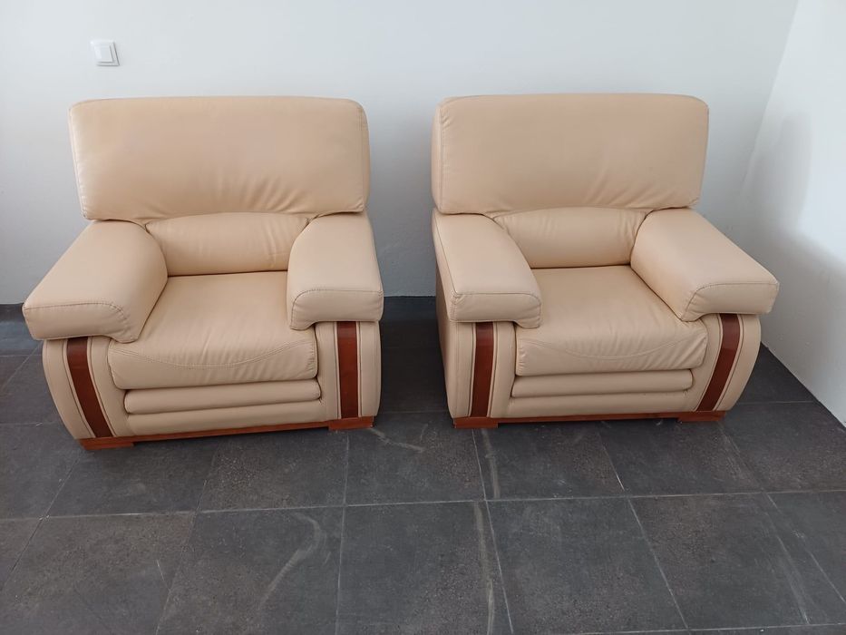 Terno em Pele beje com madeira