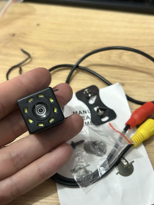 Камера заднього вигляду в автомобіль