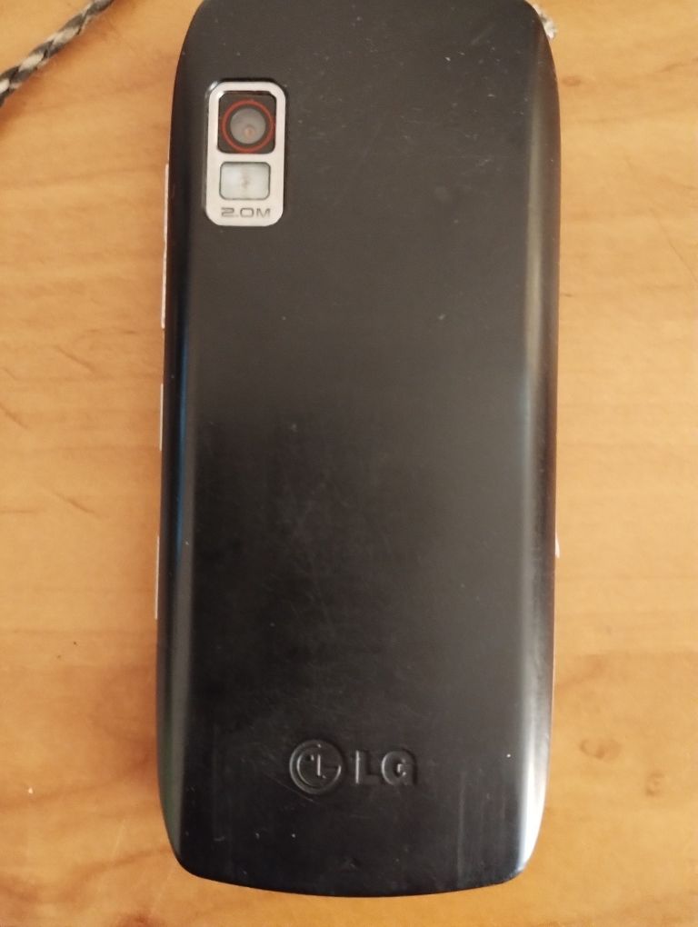 Мобільний телефон LG GX300