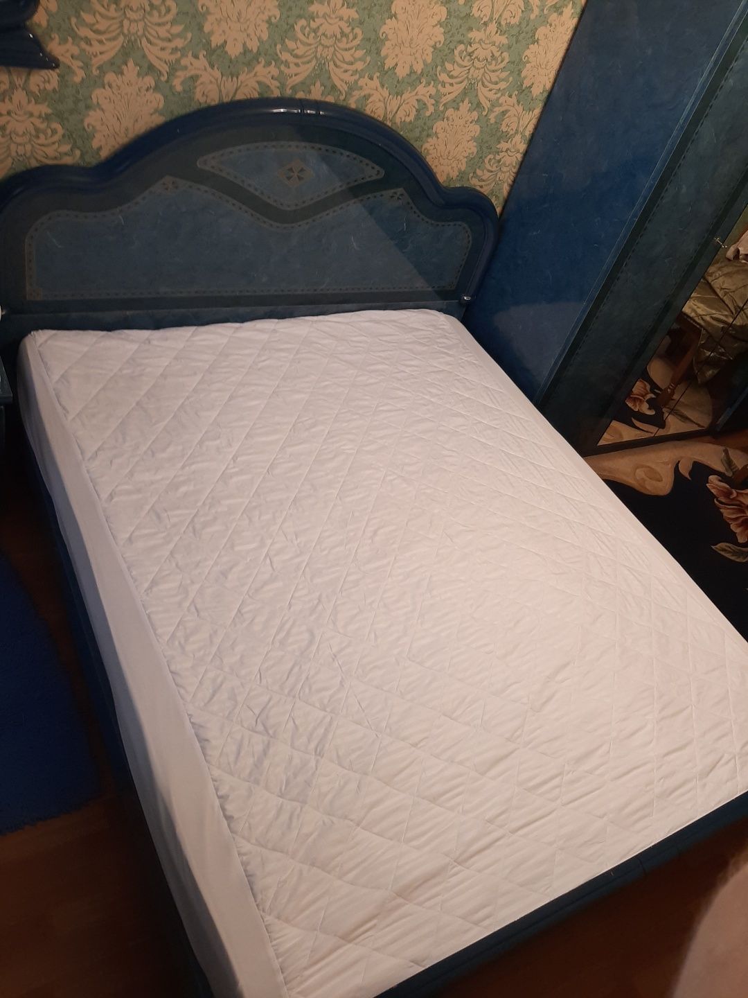 Кровать двухспальная Итальянская  с   матрасом цвет малахит